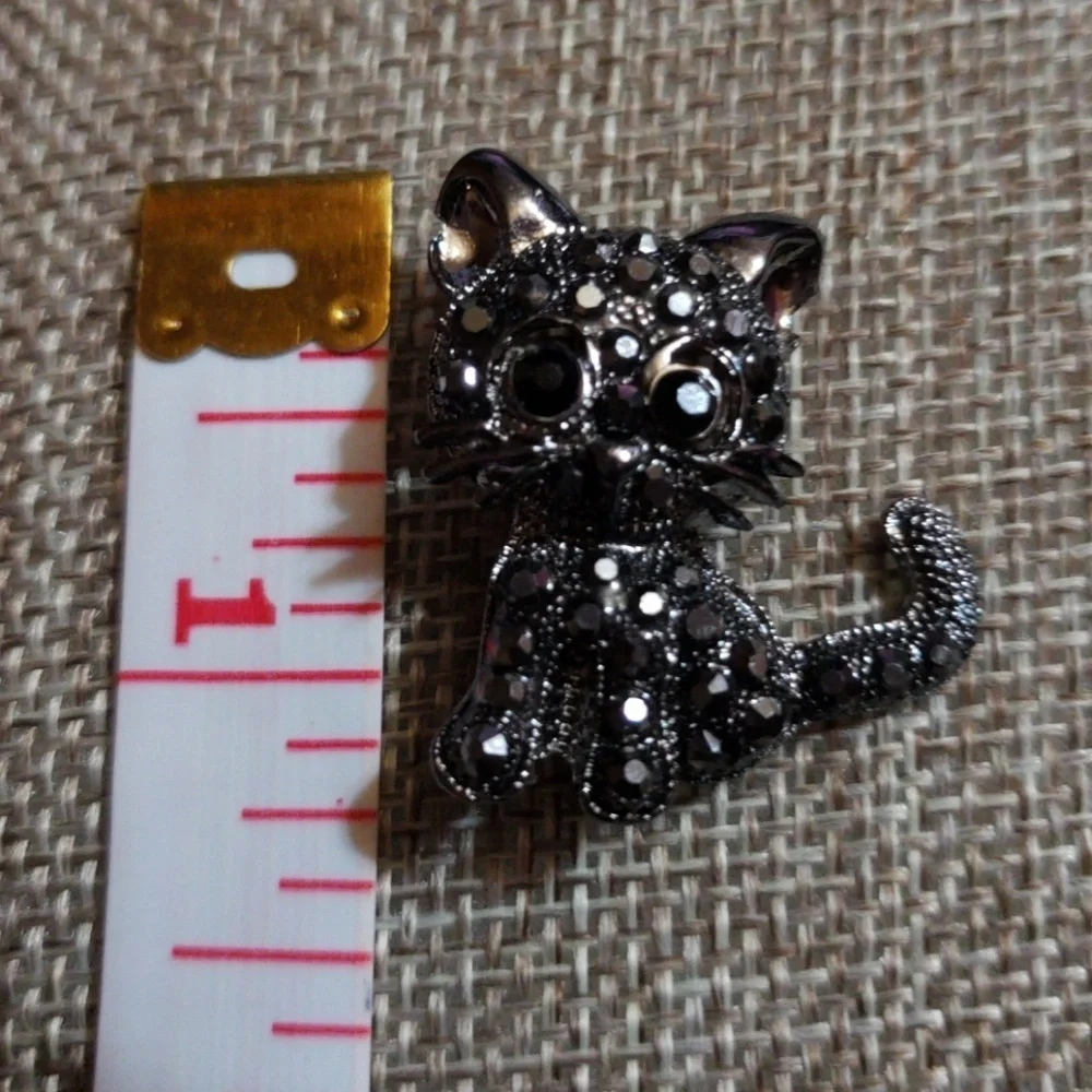 Cute sparkle black kitty brooch